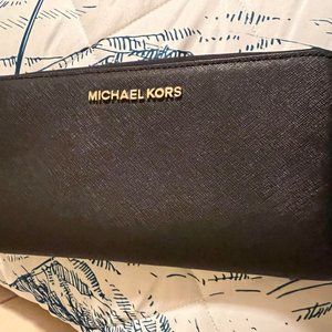 NWT Michael Kors Jet Set Large Wallet